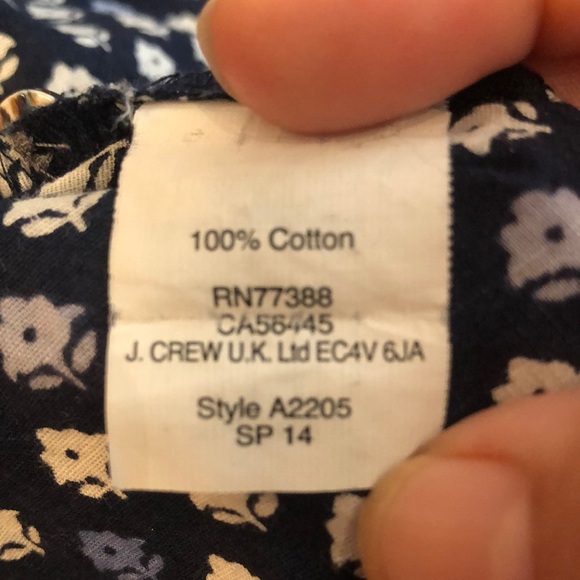 J.Crew from 5 button blouse size 6 Navy and White Patterned long sleeve - Picture 5 of 5